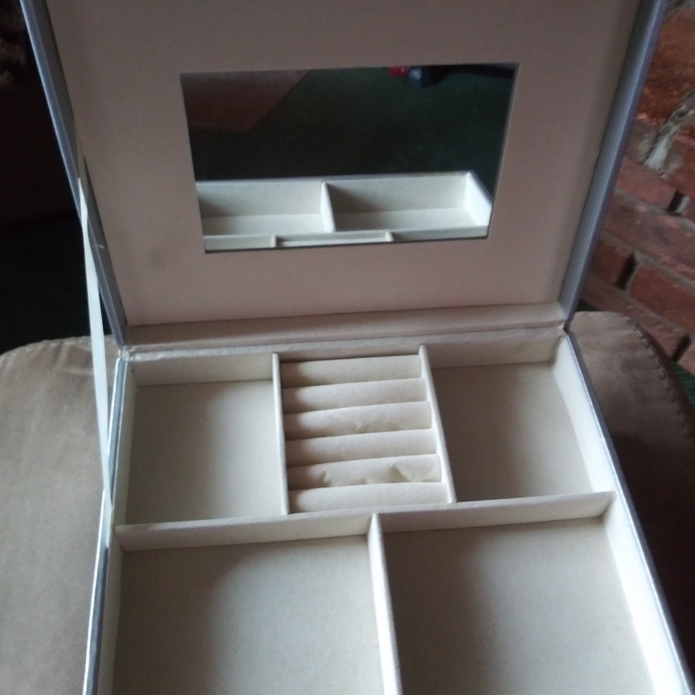 Jewelry box - Picture 3 of 13